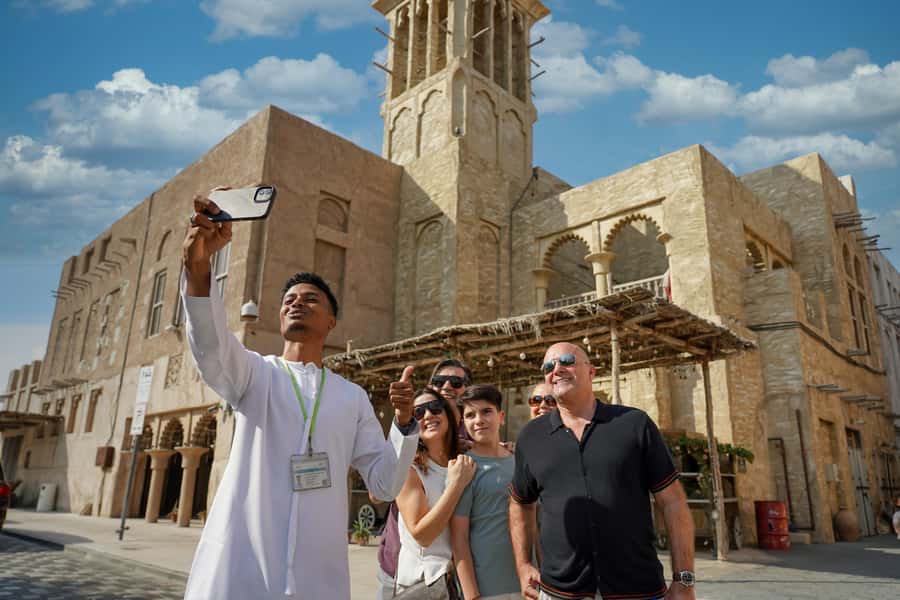 Old Dubai: Premium Guided Tour with Street Food & Abra Ride - Meeting at Al Khayma, then settling in with food