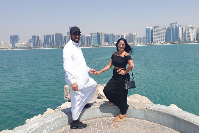 Premium Abu Dhabi Half Day Tour from Dubai - Etihad Towers and Emirates Palace: quick photos, strong impressions