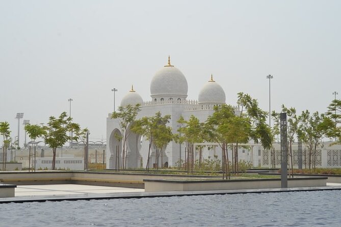 Private Abu Dhabi 5 Wonders Tour with Emirates Palace Lunch - Qasr Al Watan: the Presidential Palace with visitor-friendly details