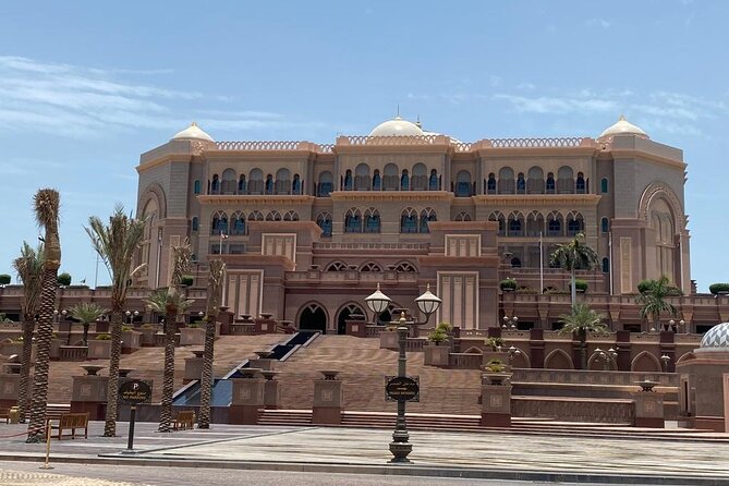 Private Abu Dhabi City Tour with Emirates Palace, Grand Mosque - Sheikh Zayed Grand Mosque: the centerpiece with included entry