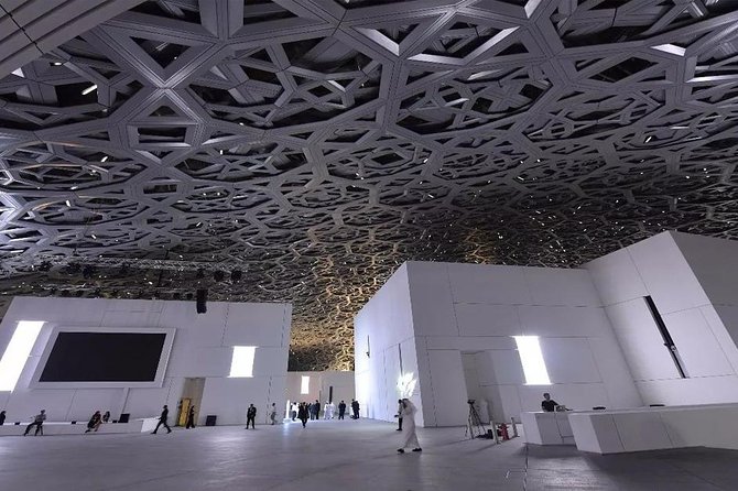 Private Abu Dhabi City Tour with Louvre Museum & Sheikh Zayed Grand Mosque - Emirates Heritage Village: when “history” feels hands-on