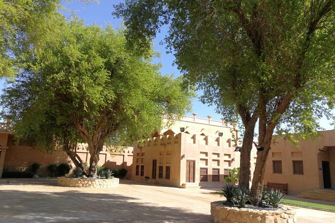 Private Al Ain tour from Dubai with professional Driver - Stop 3: Oasenstadt Al Ain Oasis for 20 minutes of cool contrast