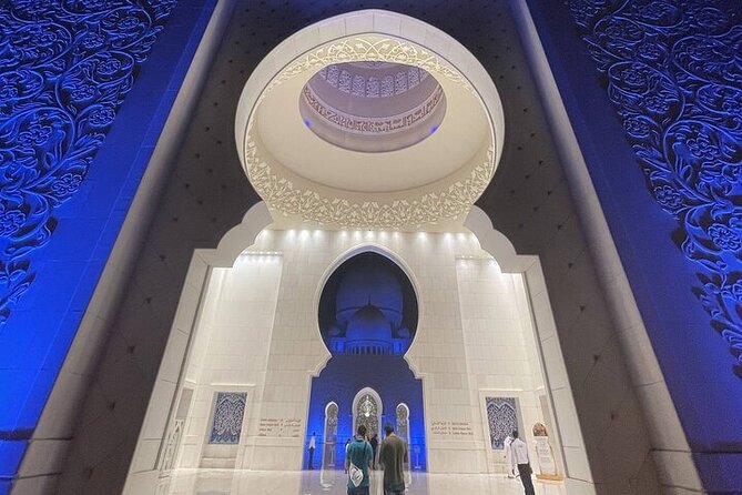 Private Full-Day Abu Dhabi City Tour with a Local! - Sheikh Zayed Grand Mosque Center: the tour becomes a lesson