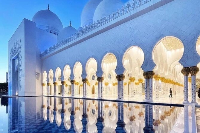 Private Full Day Tour Abu Dhabi City, Grand Mosque & Palace - Al Qibab Art Gallery and Museum: a lighter, slower final cultural stop