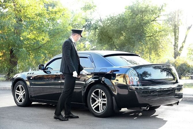Private One-way Abu Dhabi Airport Transfer To Abu Dhabi - Finding Your Driver at Abu Dhabi Airport Without Guesswork