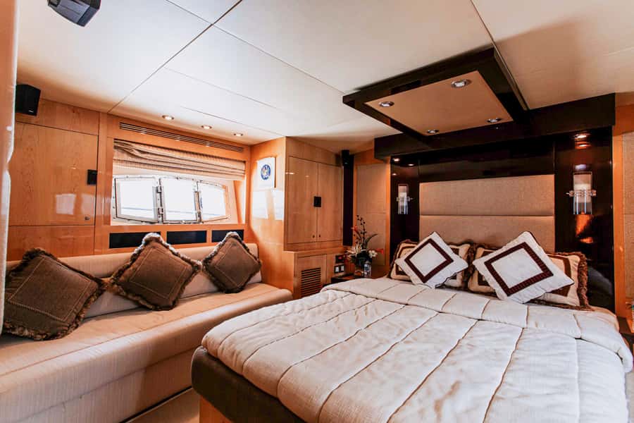 Private Yacht Dubai: 56ft - Atlantis, Dubai: The Big Icon Stop With Great Angles