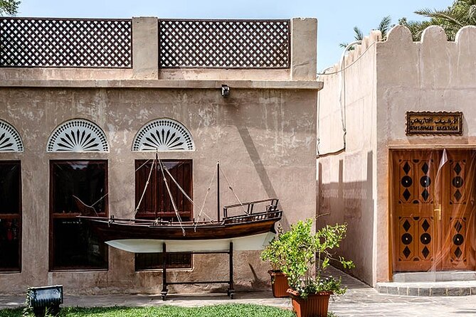 Semi-Private Abu Dhabi Guided Cultural Tour with Lunch - Royal District Palaces: A Photo-Friendly Architectural Detour