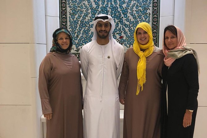 Sheikh Zayed Grand Mosque with Emirati - What to wear and bring, since abayas and kanduras are not included