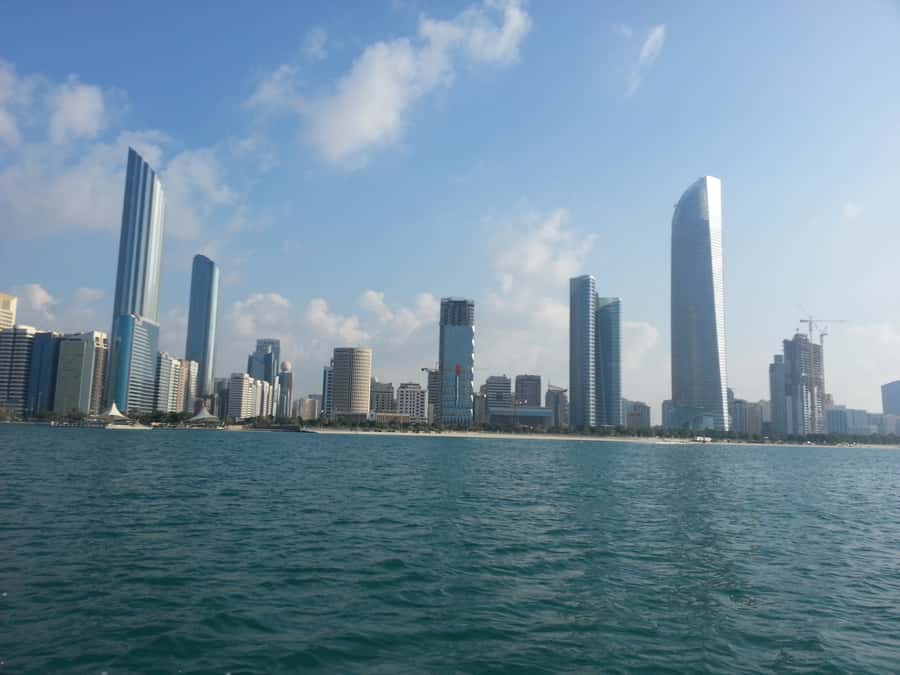 Sport and Luxury in Abu Dhabi: 1-Day Tour from Abu Dhabi - Yas Marina Circuit: backstage access for F1 fans