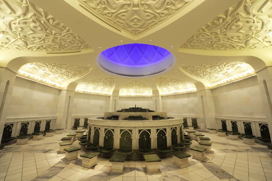 Sport and Luxury in Abu Dhabi: 1-Day Tour from Abu Dhabi - Price and what you really get for $1,599 per group