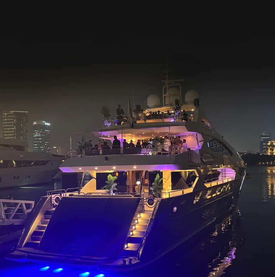 Sunseeker Superyacht: VIP Dinner, Premium Drinks& Live Music - Drinks and bubbly: the all-inclusive part, plus the Night Party switch