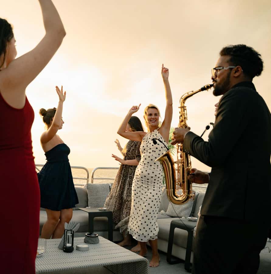 Sunseeker Superyacht: VIP Dinner, Premium Drinks& Live Music - Price and value: why $273 feels fair here