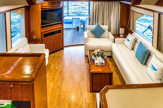 Sunset escape on Bluemoon 64ft from Dubai Marina to Atlantis - Crew Service That Shows Up in the Small Stuff