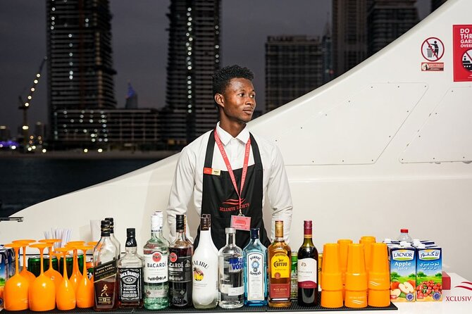 Superyacht Experience in Dubai with Dinner and Live Music - Who this superyacht dinner cruise is best for