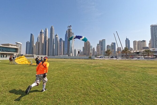 Tandem Skydive experience in Dubai - Parachute ride at 6,000 feet: the moment you catch your breath