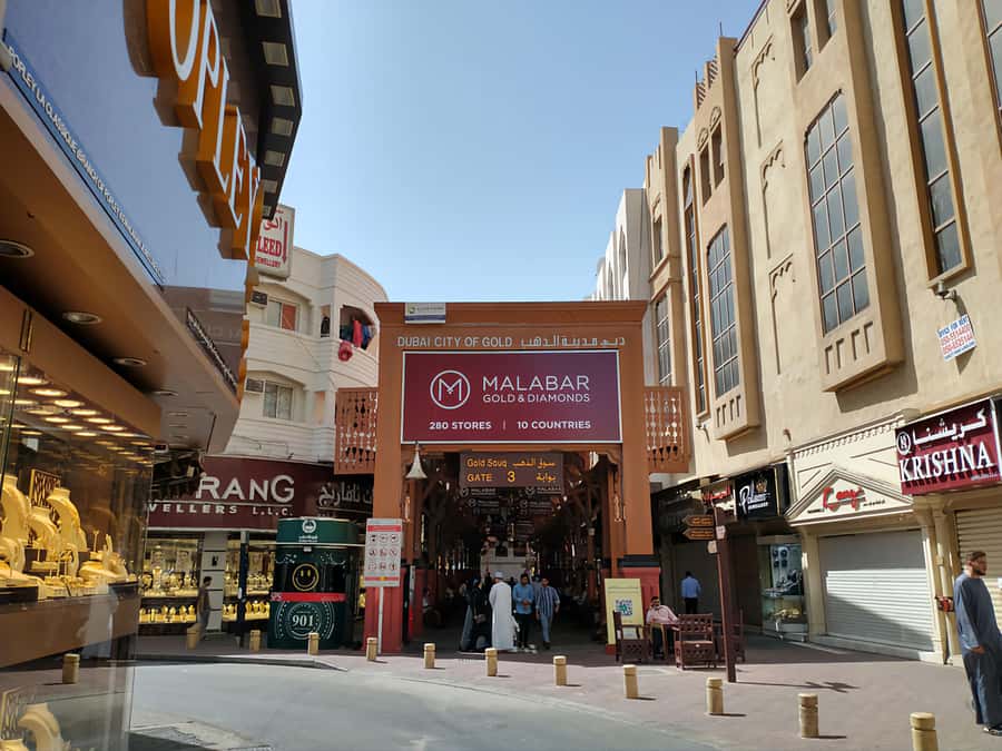 Walking Tour in Old Dubai.with Local Friend - Al Seef and the arts-and-crafts rhythm