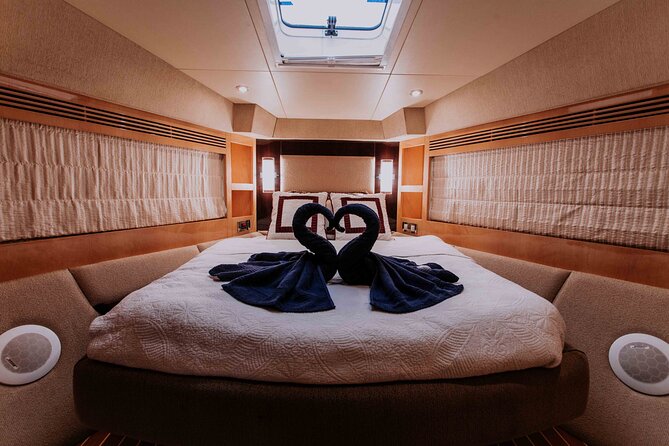 Yacht Trip Dubai : Book 56 ft Premium Yacht up to 21 people - Sail-like skyscrapers and the skyline angles you actually want